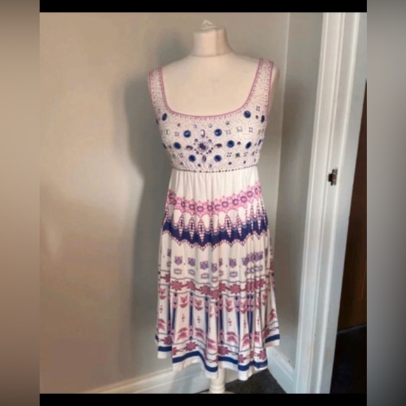 Faust Dresses & Skirts - Ladies Faust Beautiful White & Purple Dress